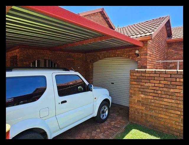 2 BEDROOM TOWNHOUSE FOR SALE IN BIRCHLEIGH NORTH